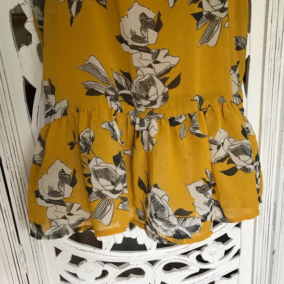 Floral Blouse ★ - Picture 2 of 5